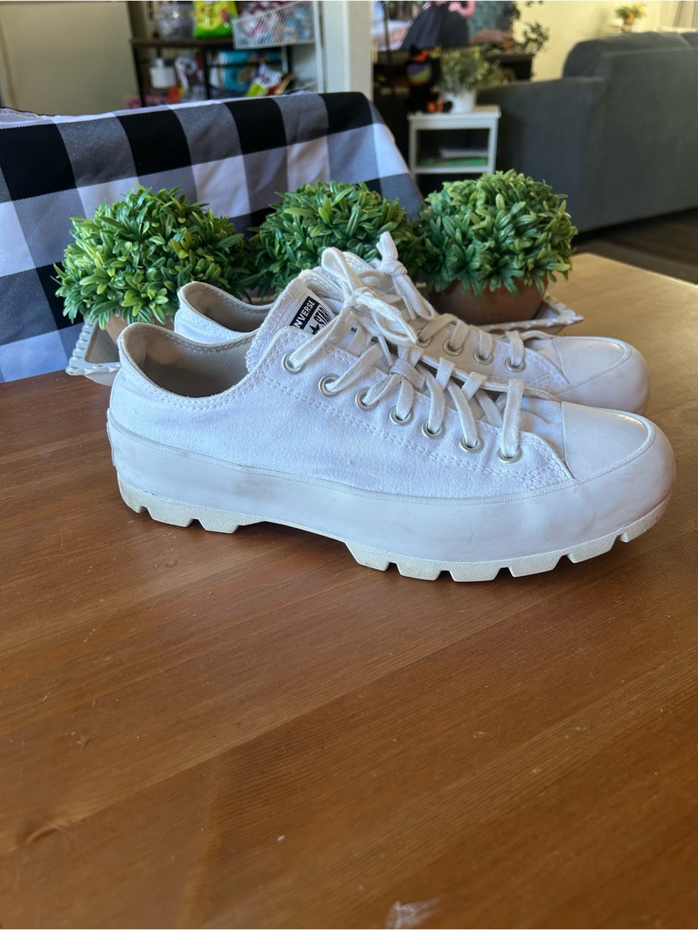 Converse White Canvas Platform Lug Sole Sneakers Size 11